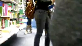 গাঢ় চর্মযুক্ত সেক্স ...