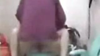 বেঁধে থাকা মুরগি বিড ...